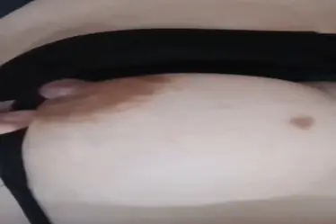 Cewek Panlok Seksi Pamer Toket Basah Kuyup
